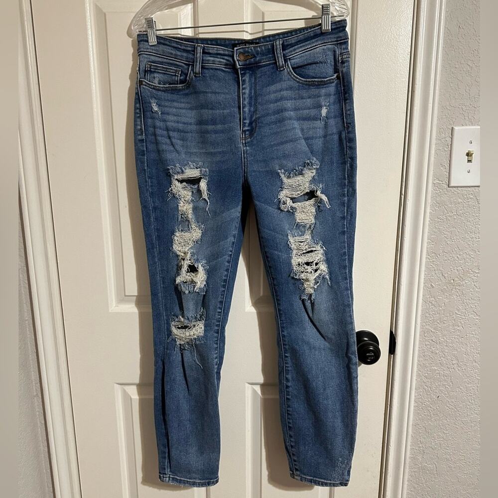 Judy Blue Ankle Cropped Distressed Blue Jeans